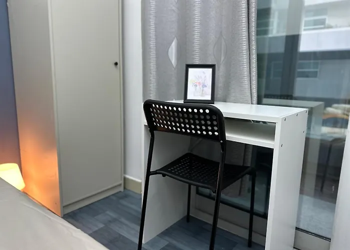 Partition Room 5 Mins To Mashreq Metro