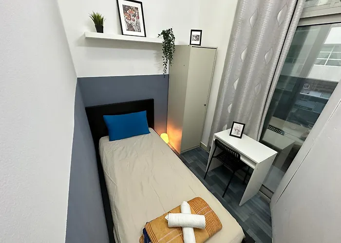 Partition Room 5 Mins To Mashreq Metro