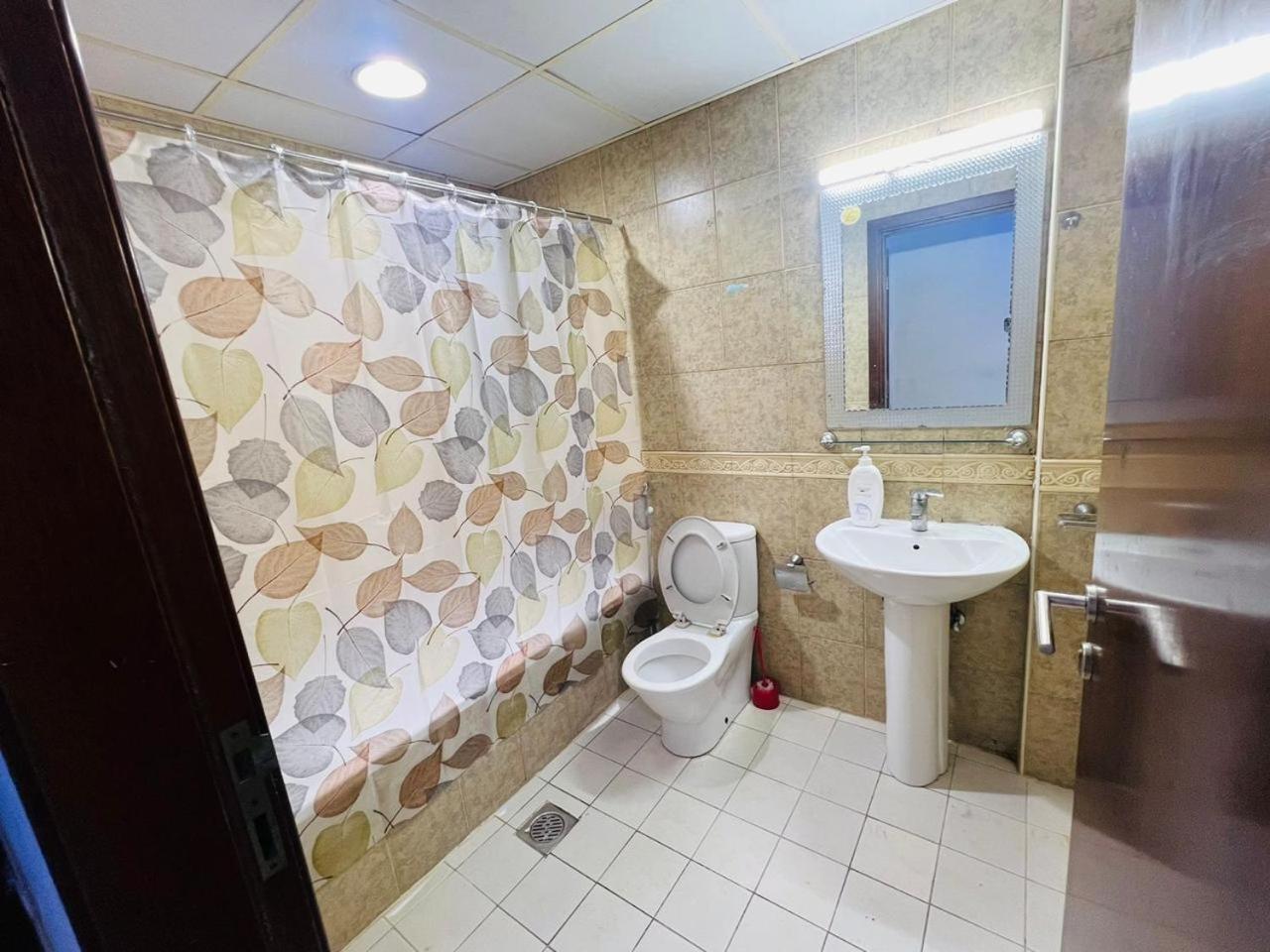 Partition 5 Mins To Mashreq Metro Homestay *