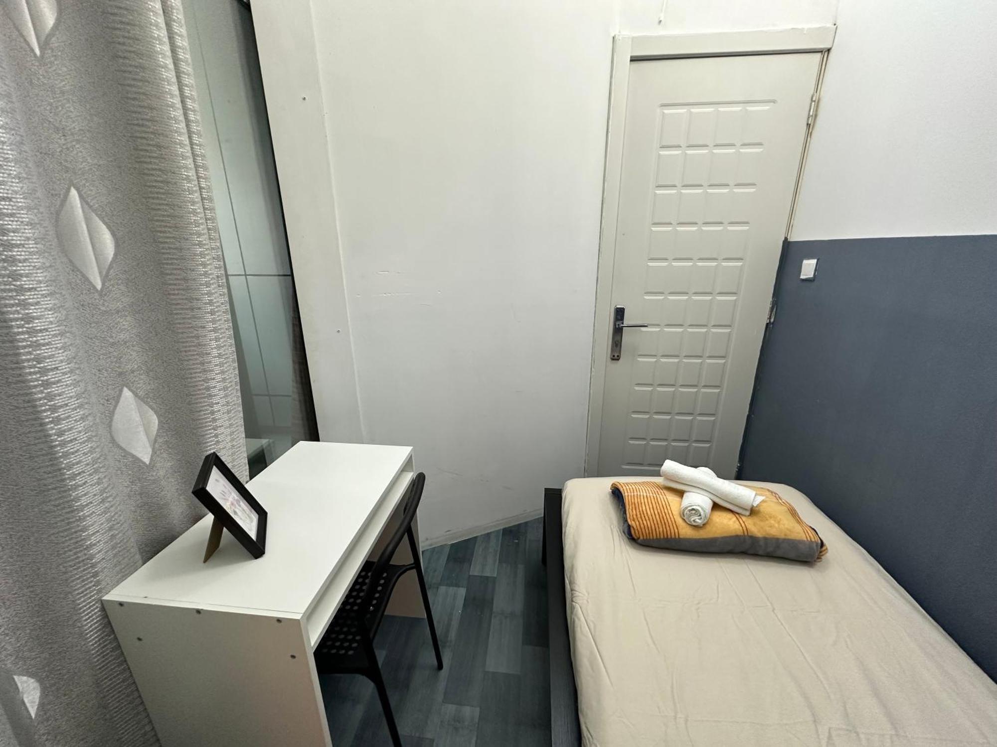 Partition 5 Mins To Mashreq Metro Homestay *