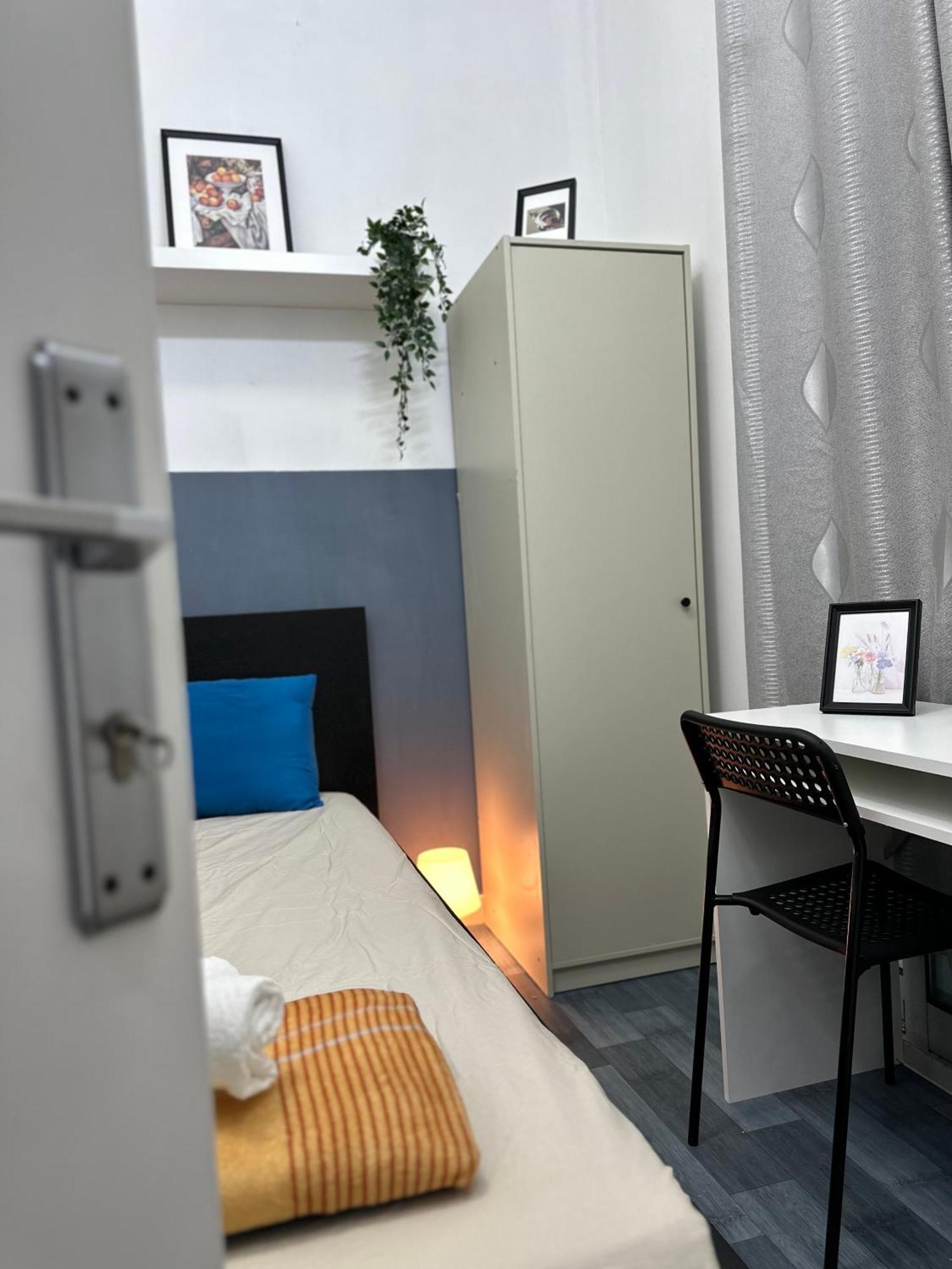 Partition 5 Mins To Mashreq Metro Homestay