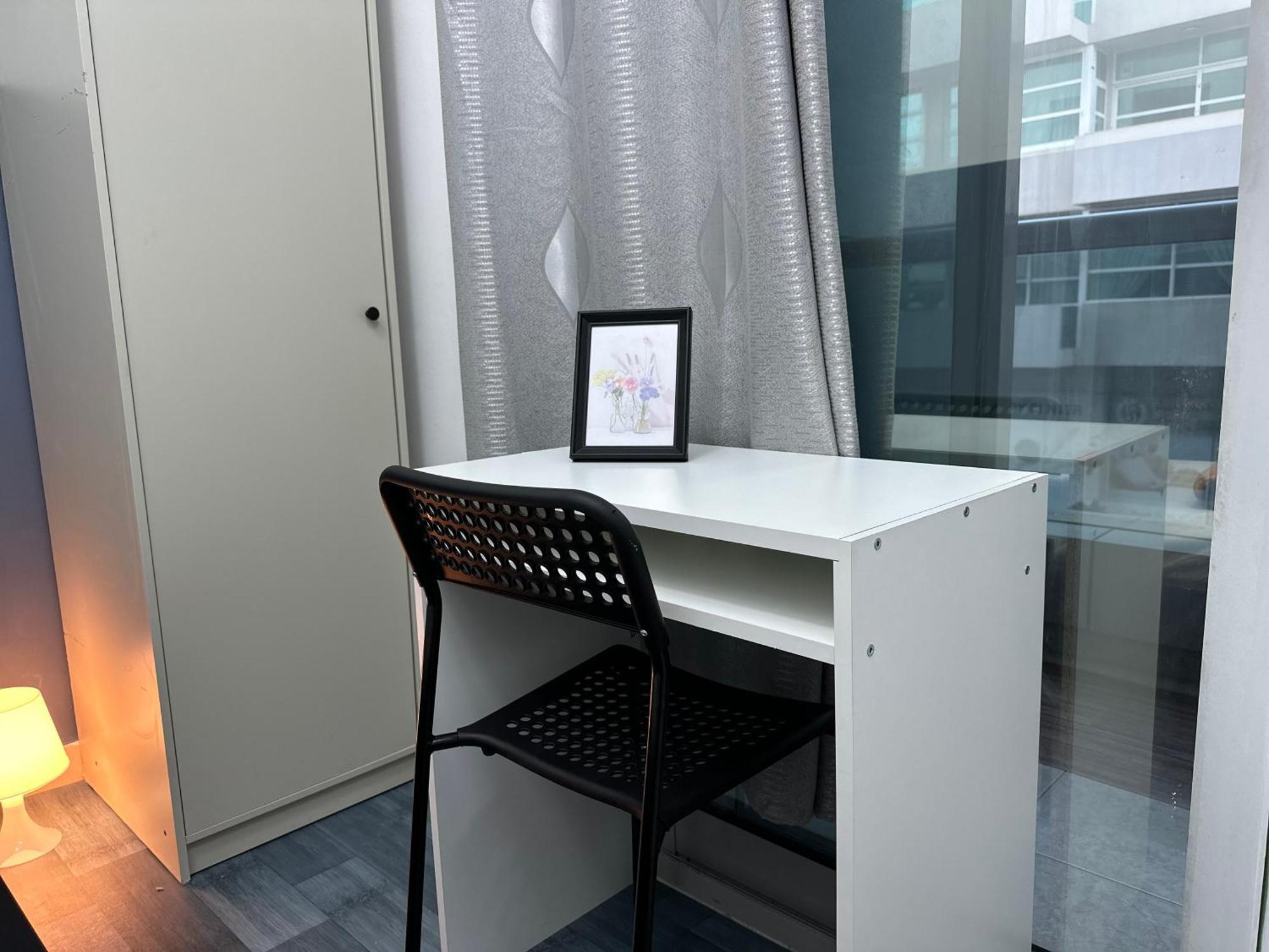 Partition 5 Mins To Mashreq Metro Homestay Dubai